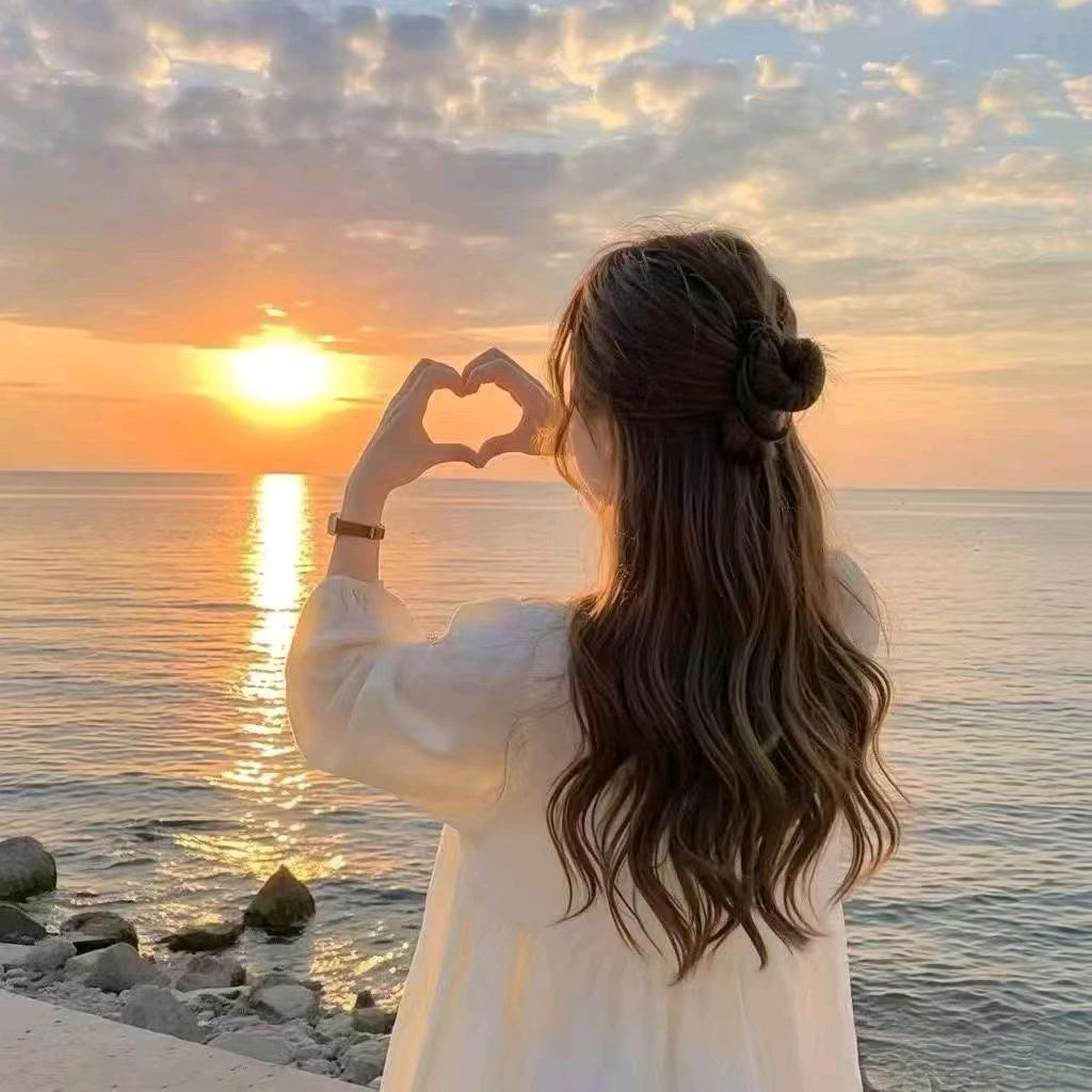 💕  何～燕  💕