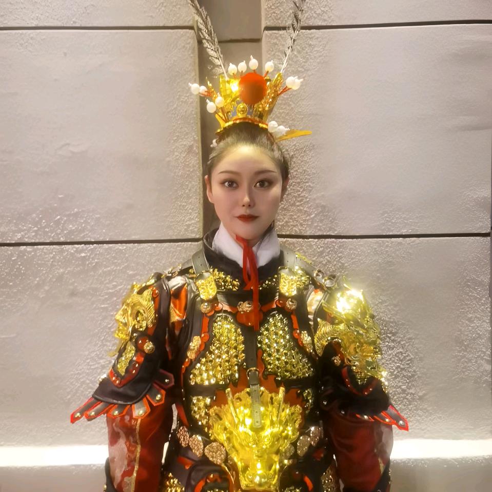 身披战甲的南柒姐姐