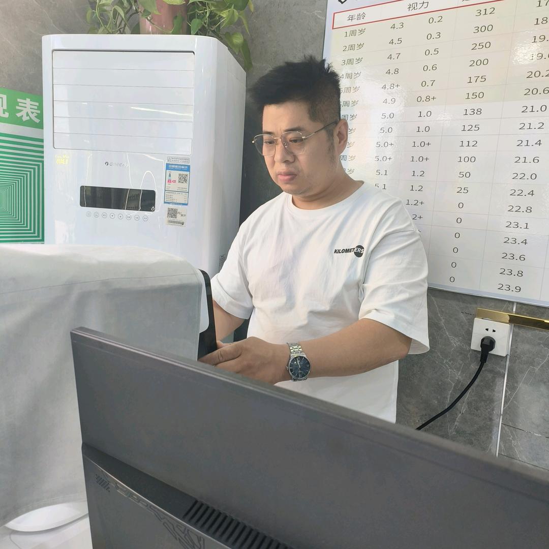少儿验光师冯林【预约制】