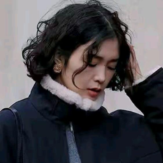 阿卢是卢漂亮【时尚穿搭】