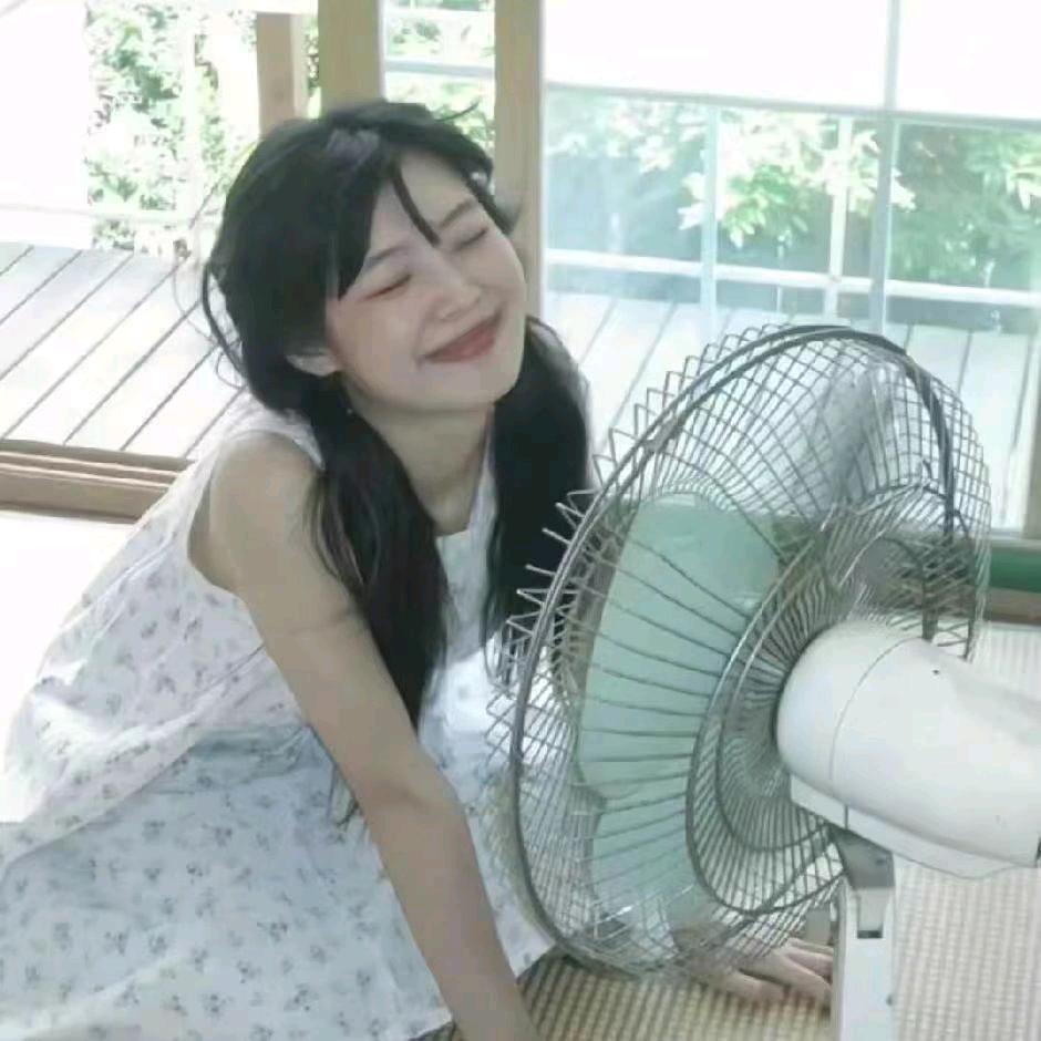 发呆小咩