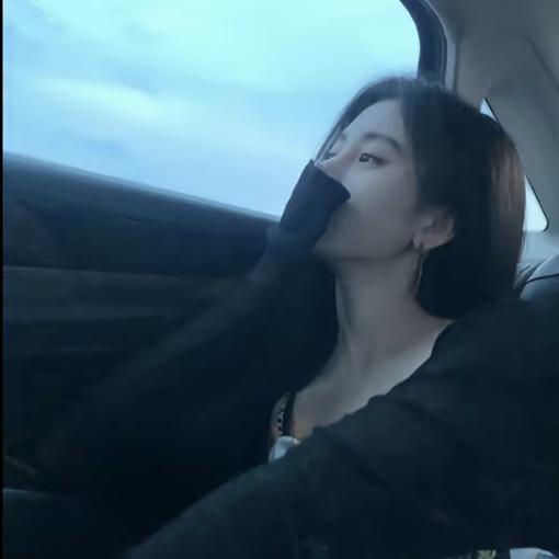 李美美.