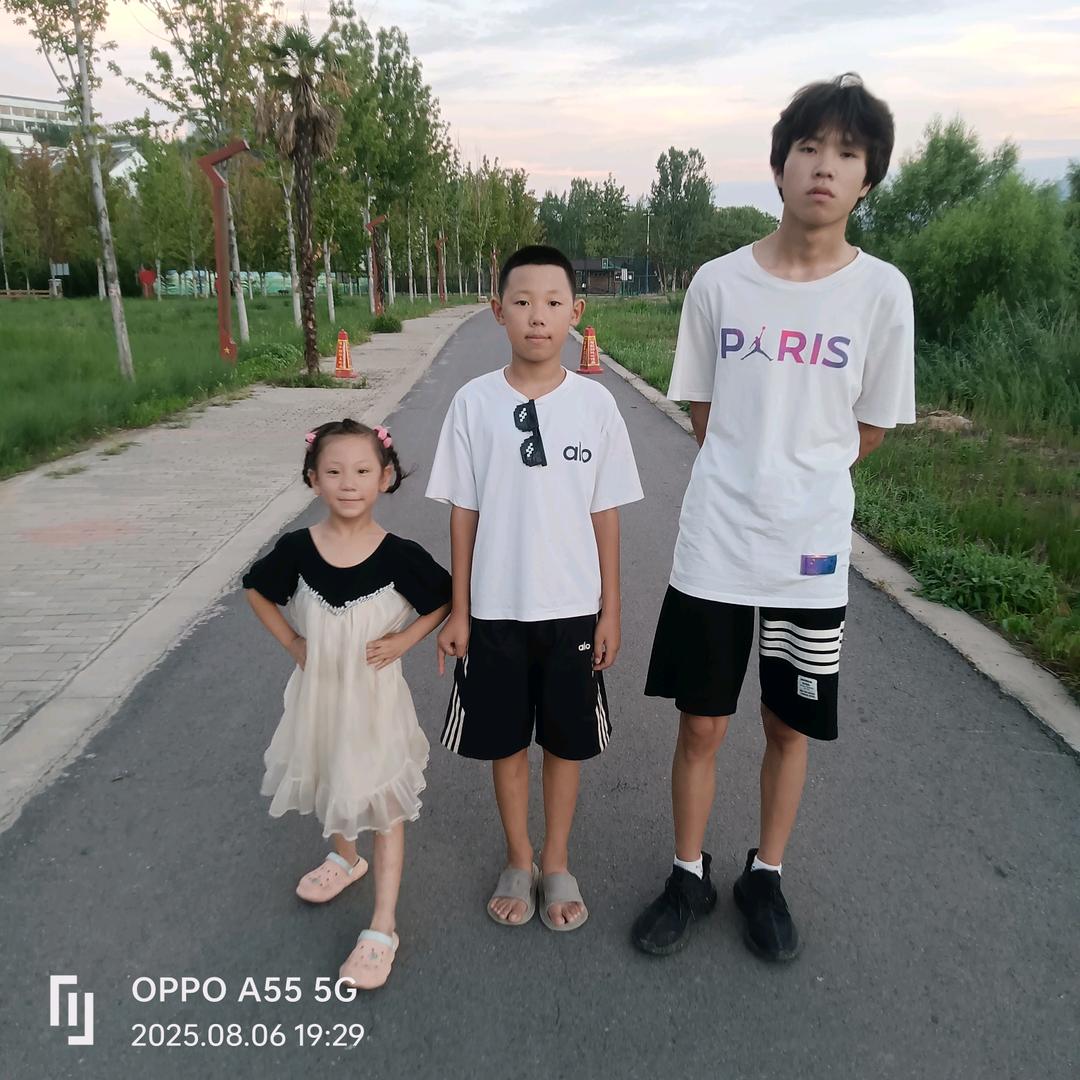 涉县小军花香绿植店贸易街与牌坊路交叉口1