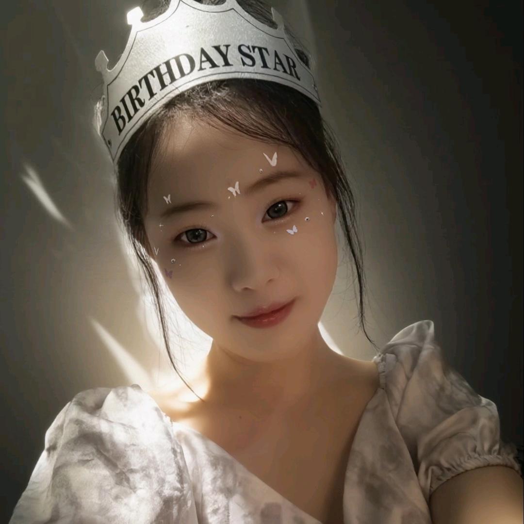 依柠涵笑