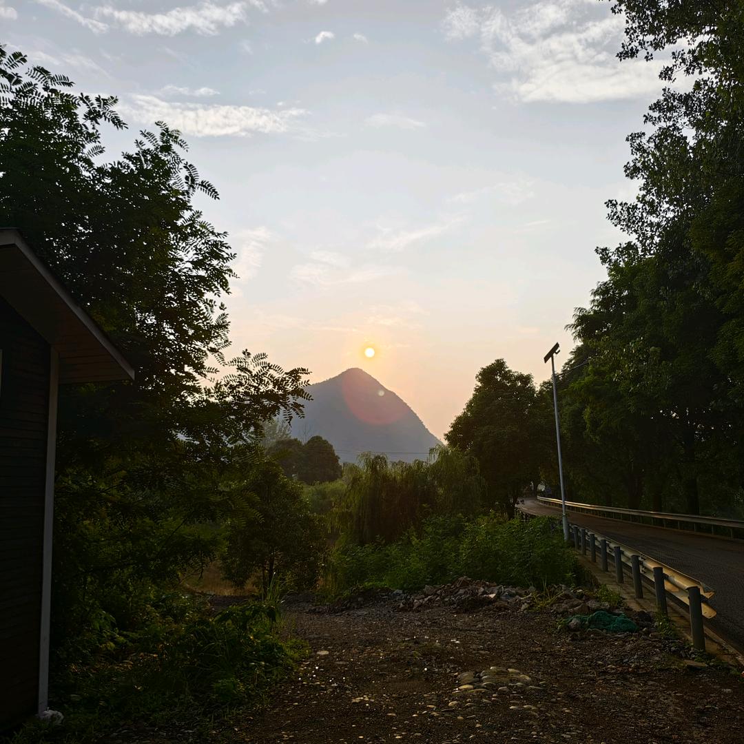 十字路口的钓鱼人