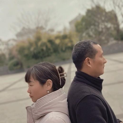 爱唱情歌滴小老头