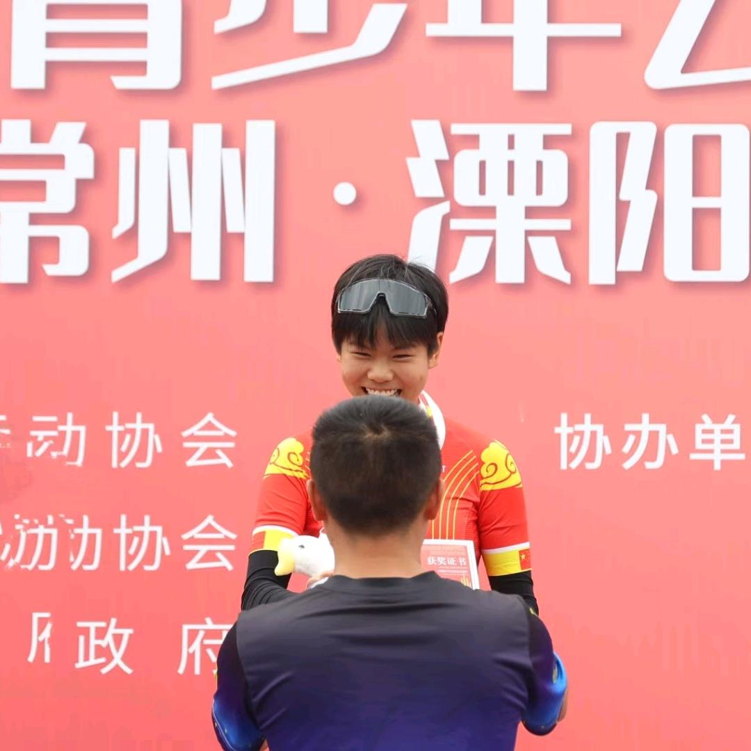 🚵‍♀️🚵🚵‍♂️