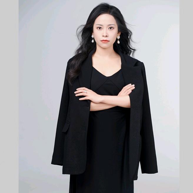 Mrs.李 | 设计师