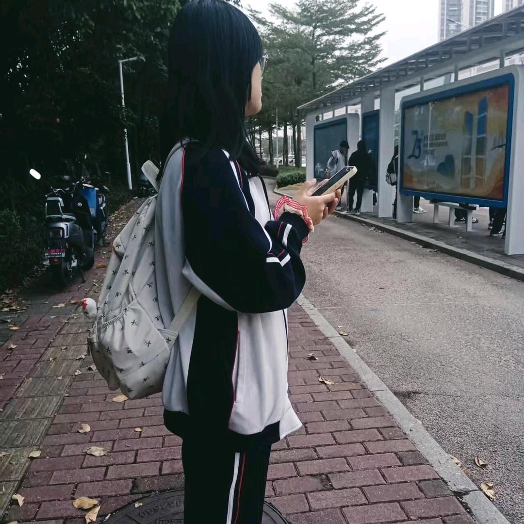 小茜.