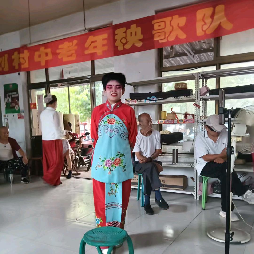 阴彦君