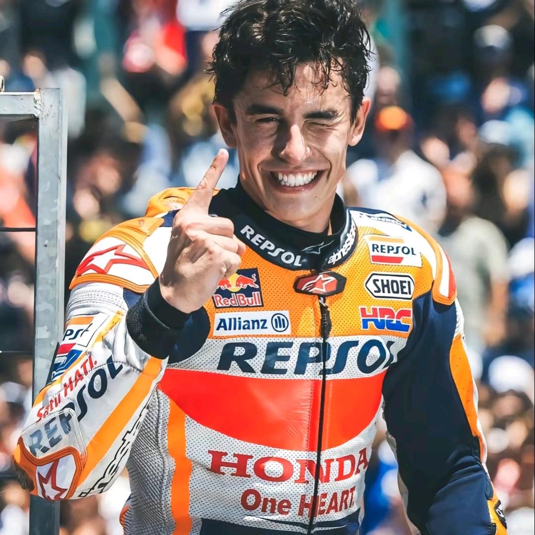 爱玩飞机的小美