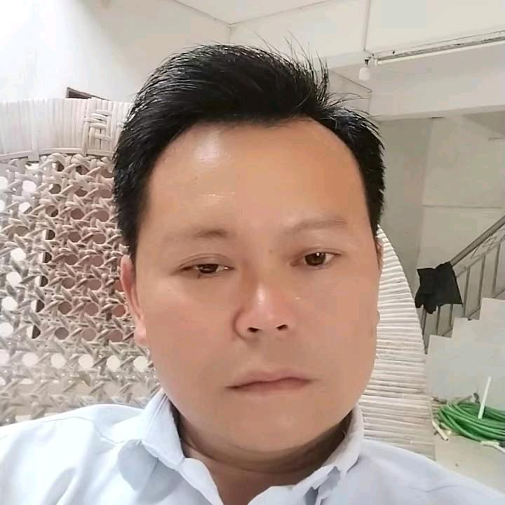 单身男人受孤独。