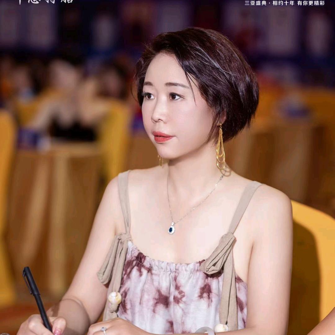 不吃糖的霞姐