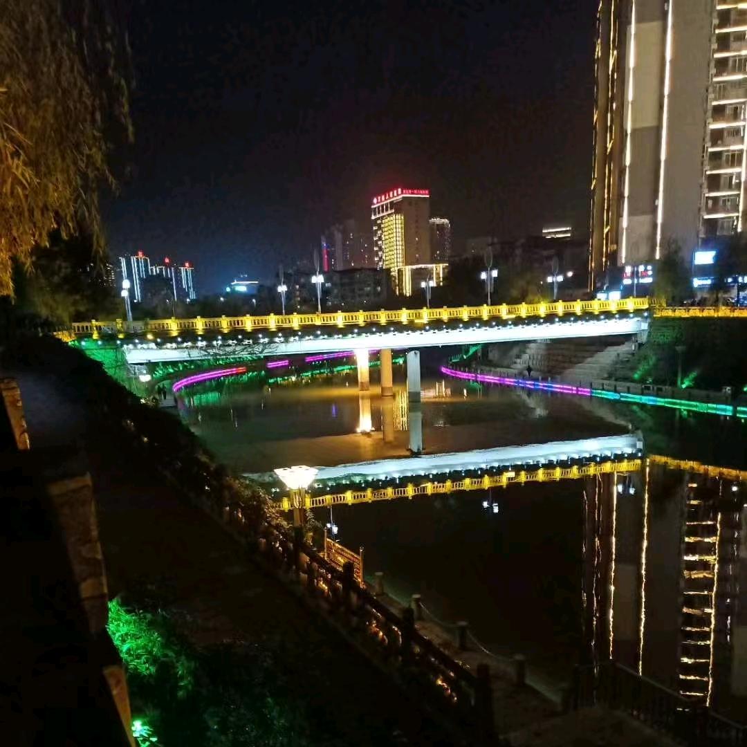 踏实做人，拼搏人生。