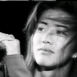 望 穿 秋 水 何 处 君