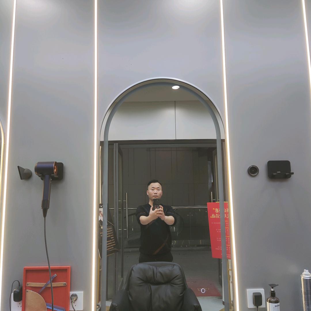 立渃   美发啊东