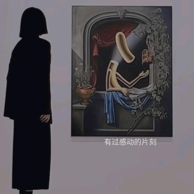 黑色.
