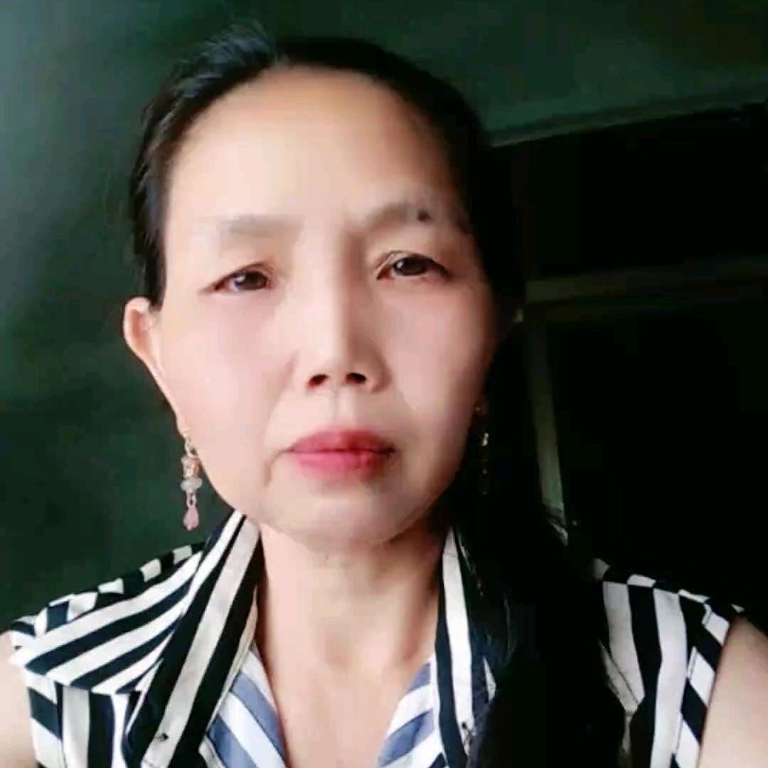 谭英英