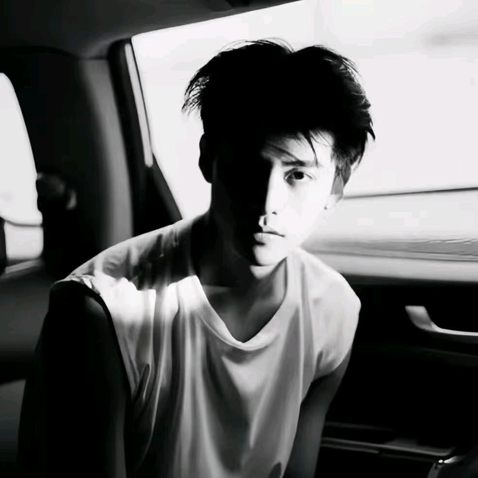 饱胀男孩