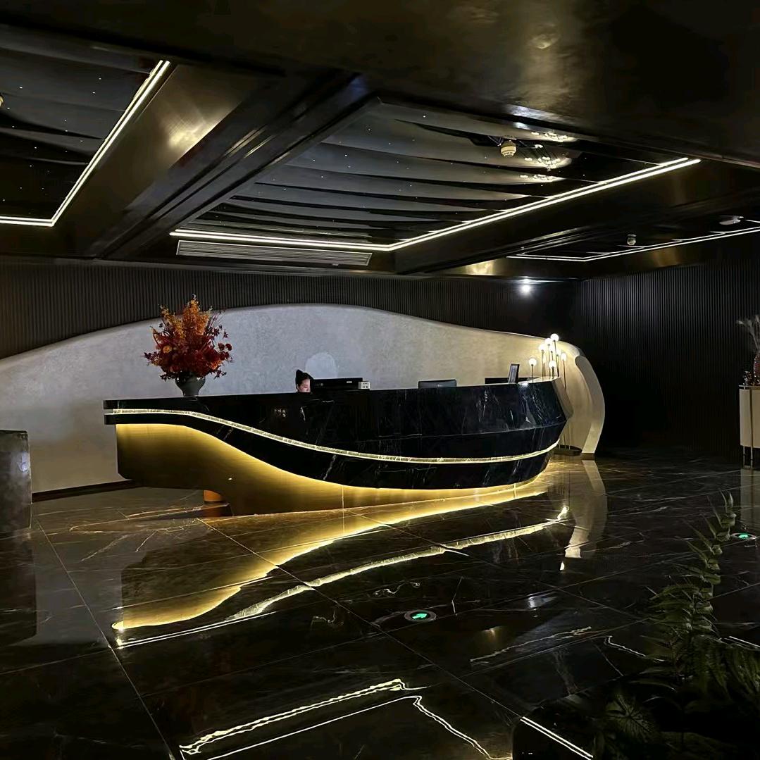 爱编故事的主角