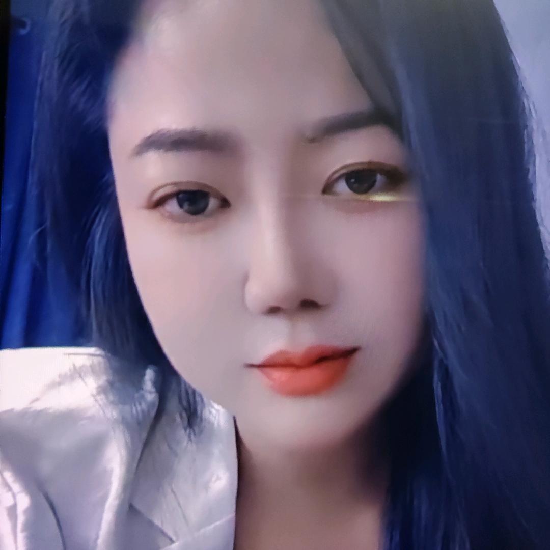开男士理发馆的老板娘