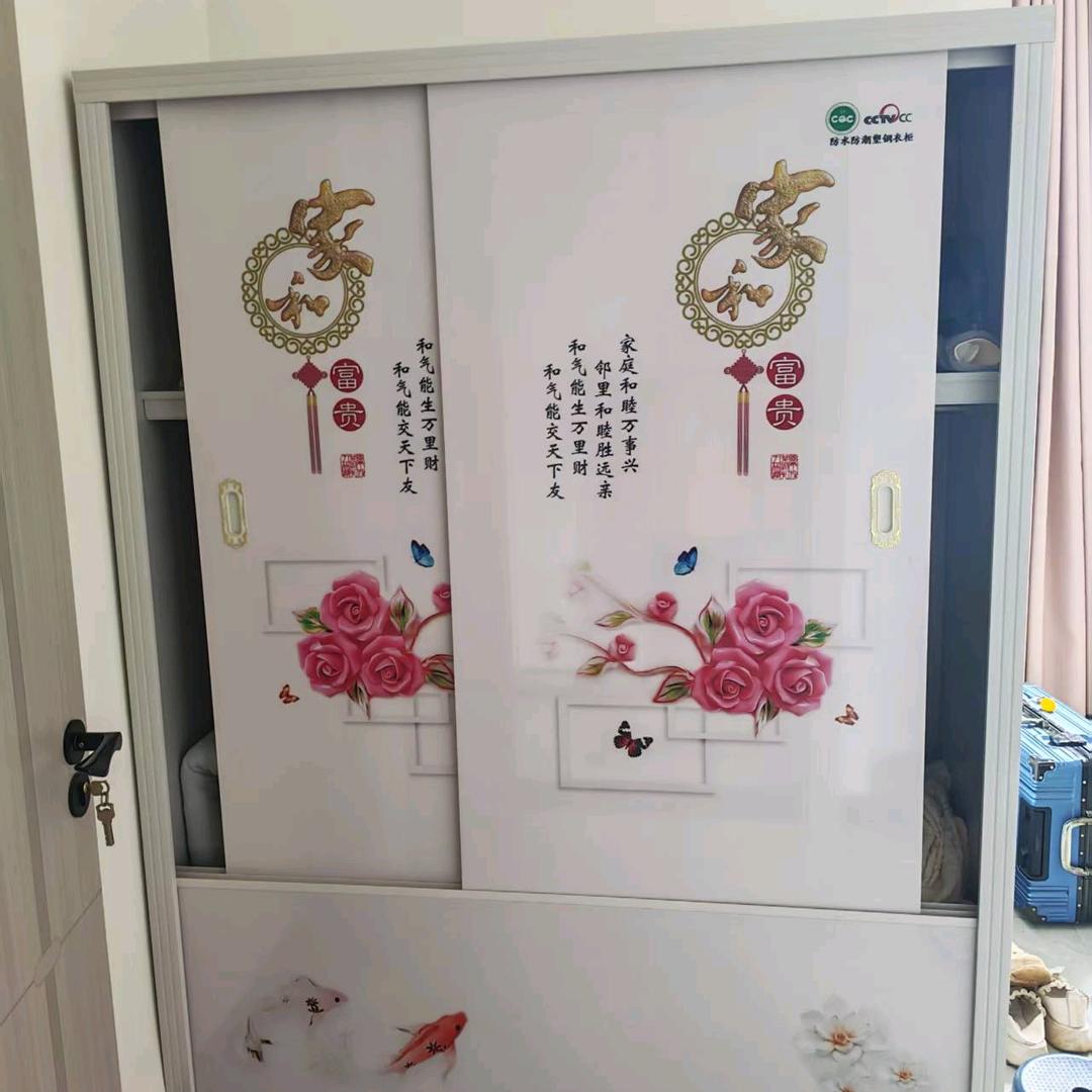 厂家直销大衣柜。
