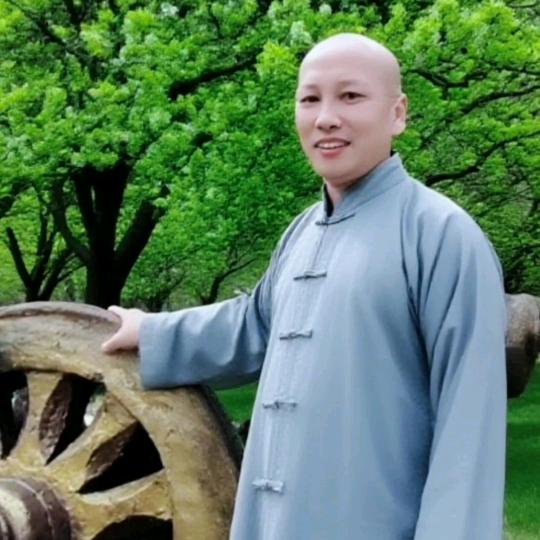 白溪光头哥