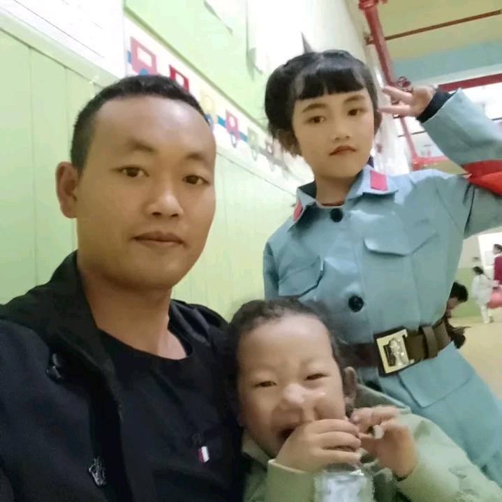 侯滎匠心工艺美术品精选