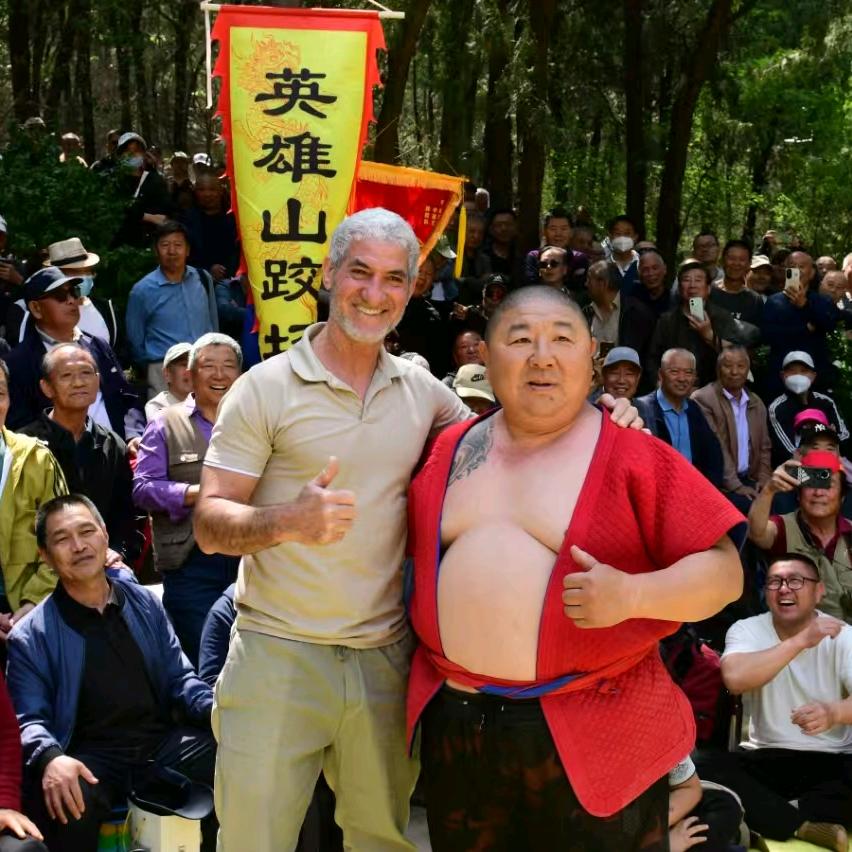 爱摔跤的胖子