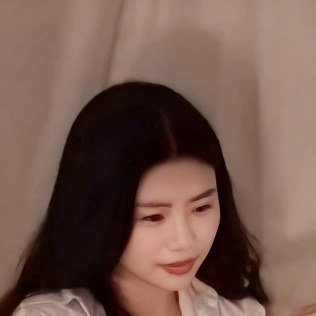 A young divorced wom