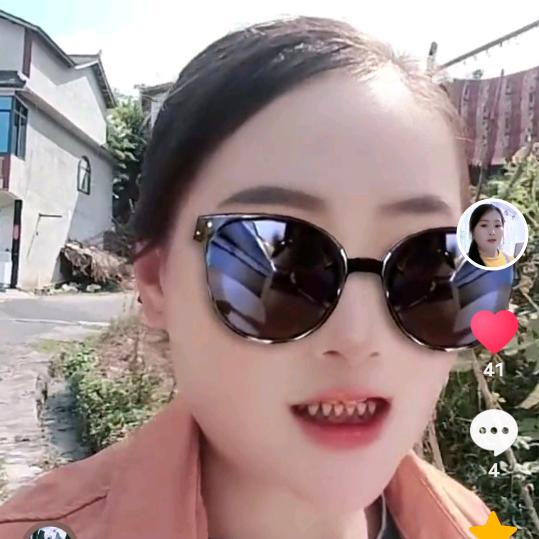 微笑向钱
