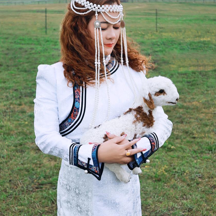 淑臻《朱莲花》