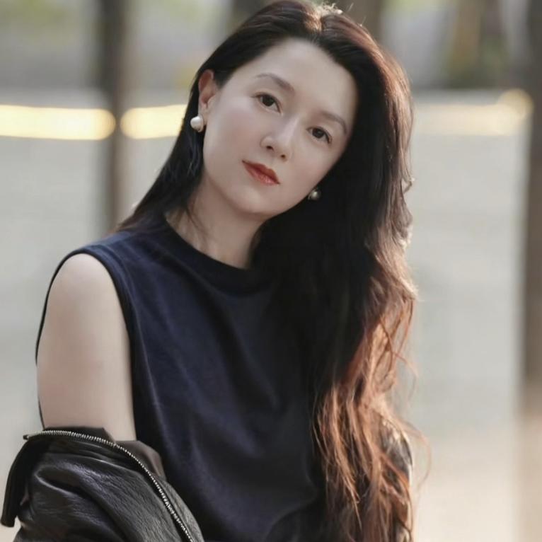 尤加莉-时尚穿搭分享