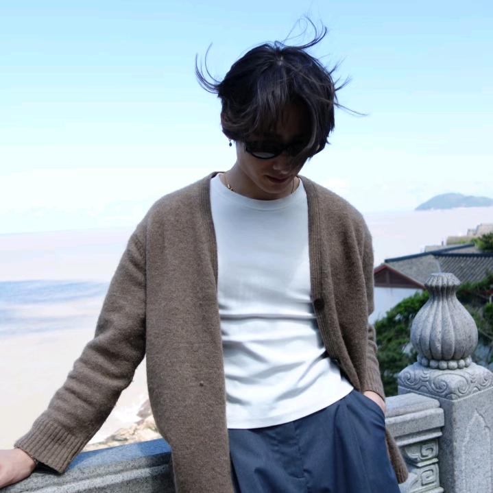 蜉蝣     ༽          ╲