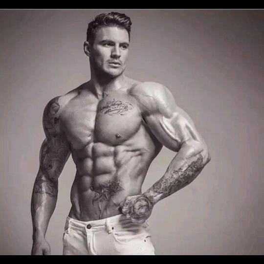 努力健身的阿浩（瘦100斤版）