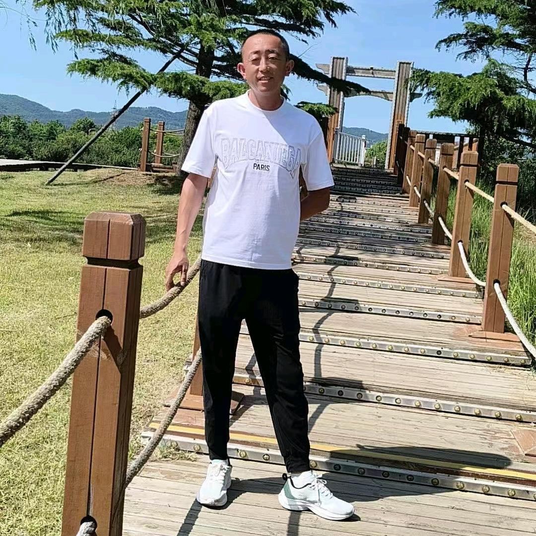 《》小军哥《》