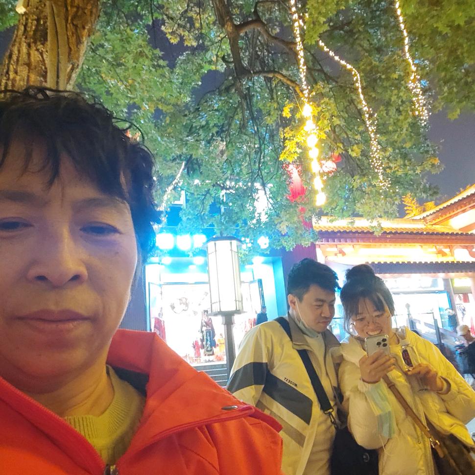 大姐闲时转转