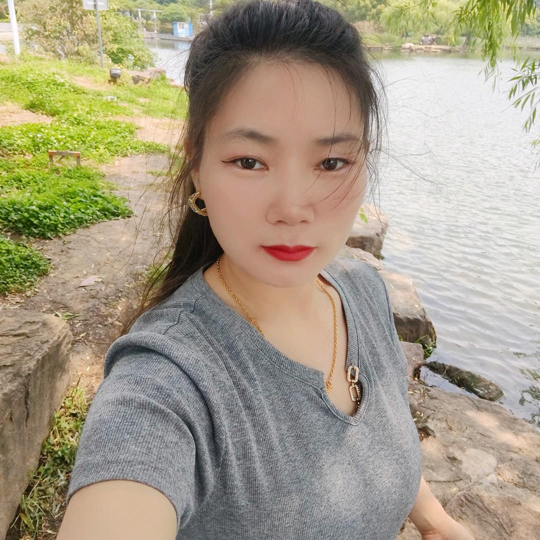 有🌹你的陪伴我就开心❤️