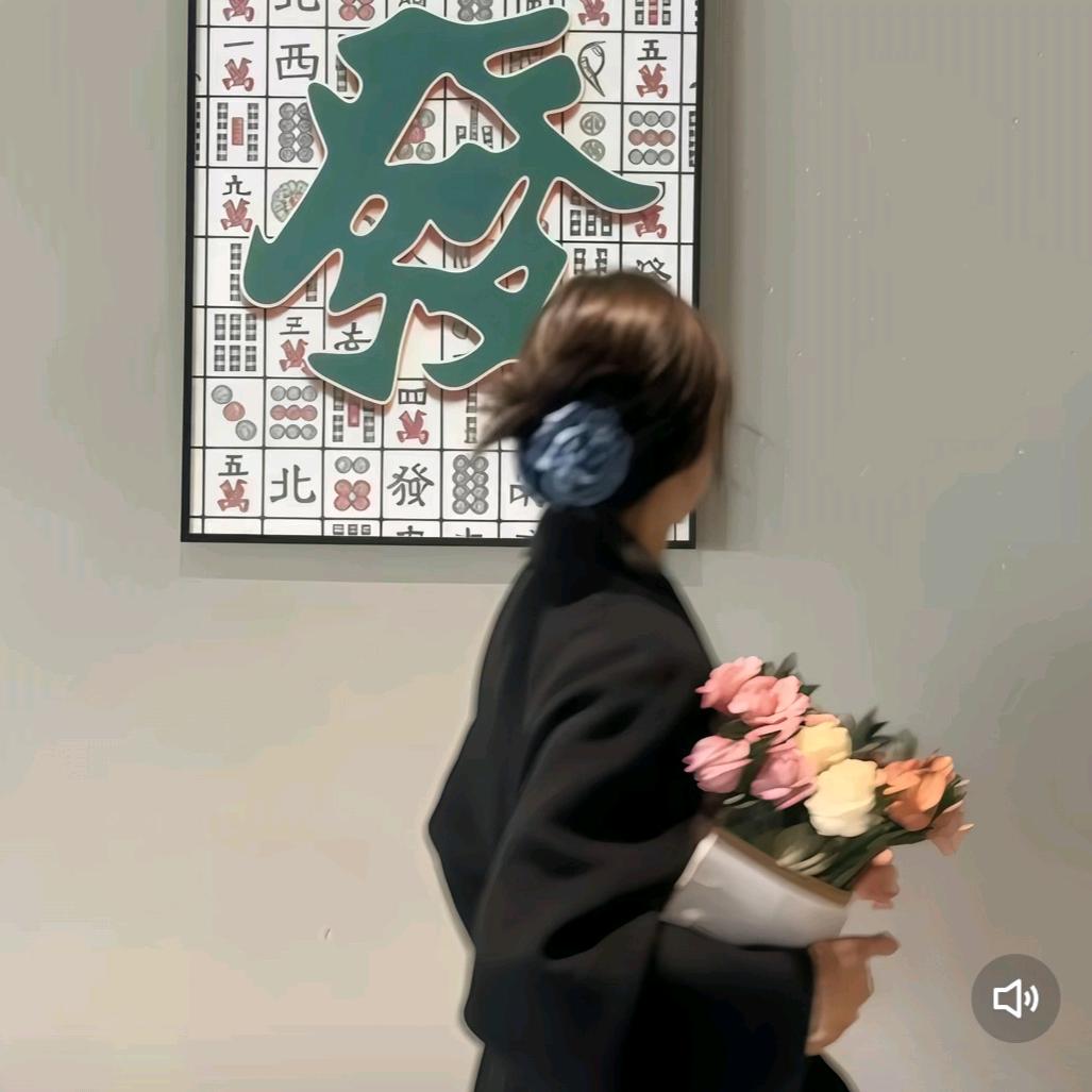 小静.