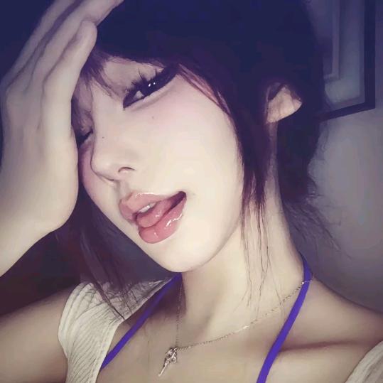 凌松月.