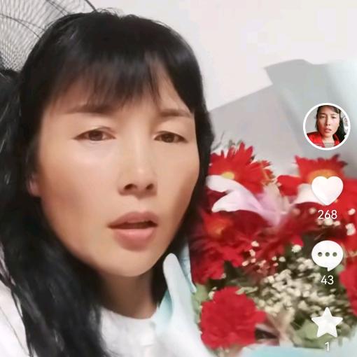 小蝴蝶开心🦋🌹🌹🌹