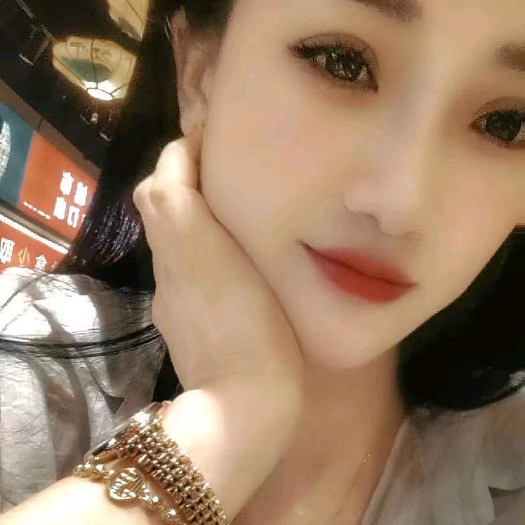 做方向柱的小姐姐