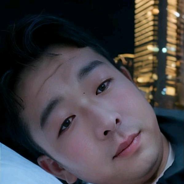 乌兰布统明哥，单身一个人。