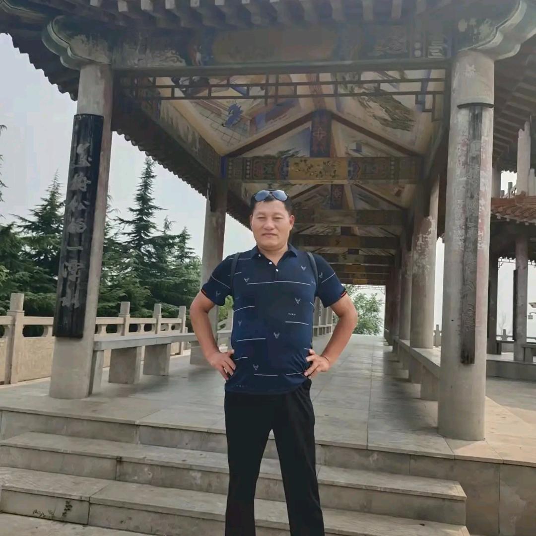 田哥孤独一个人