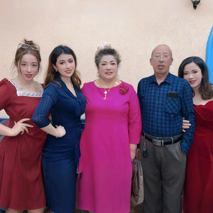 艾孜古丽女士