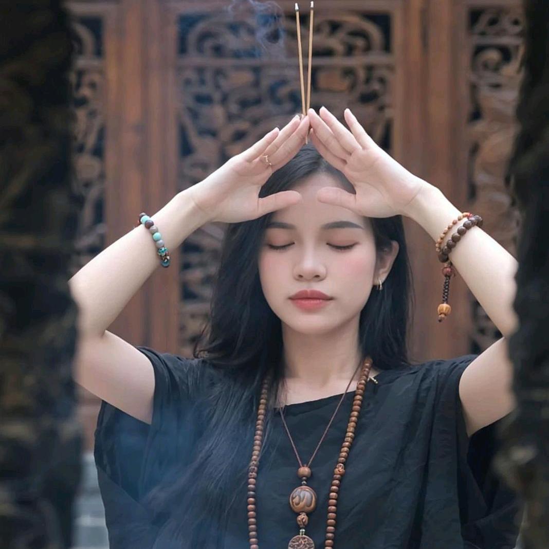 ฅ小芳又emo了