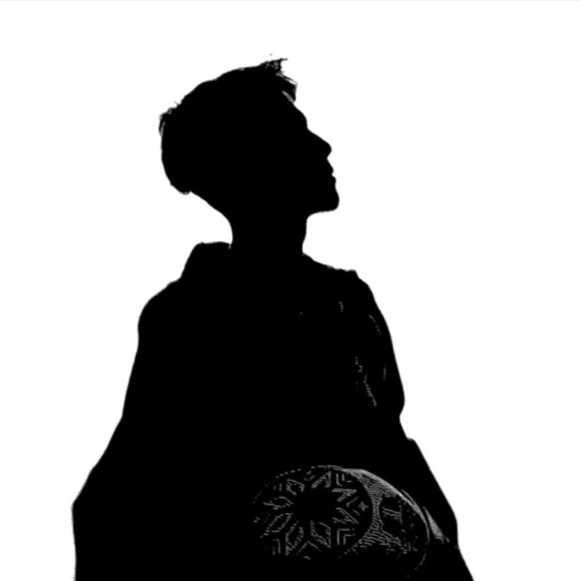 不决.