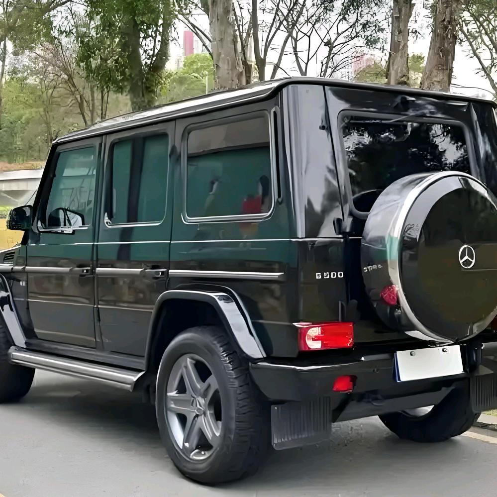 豪车在车库吃灰