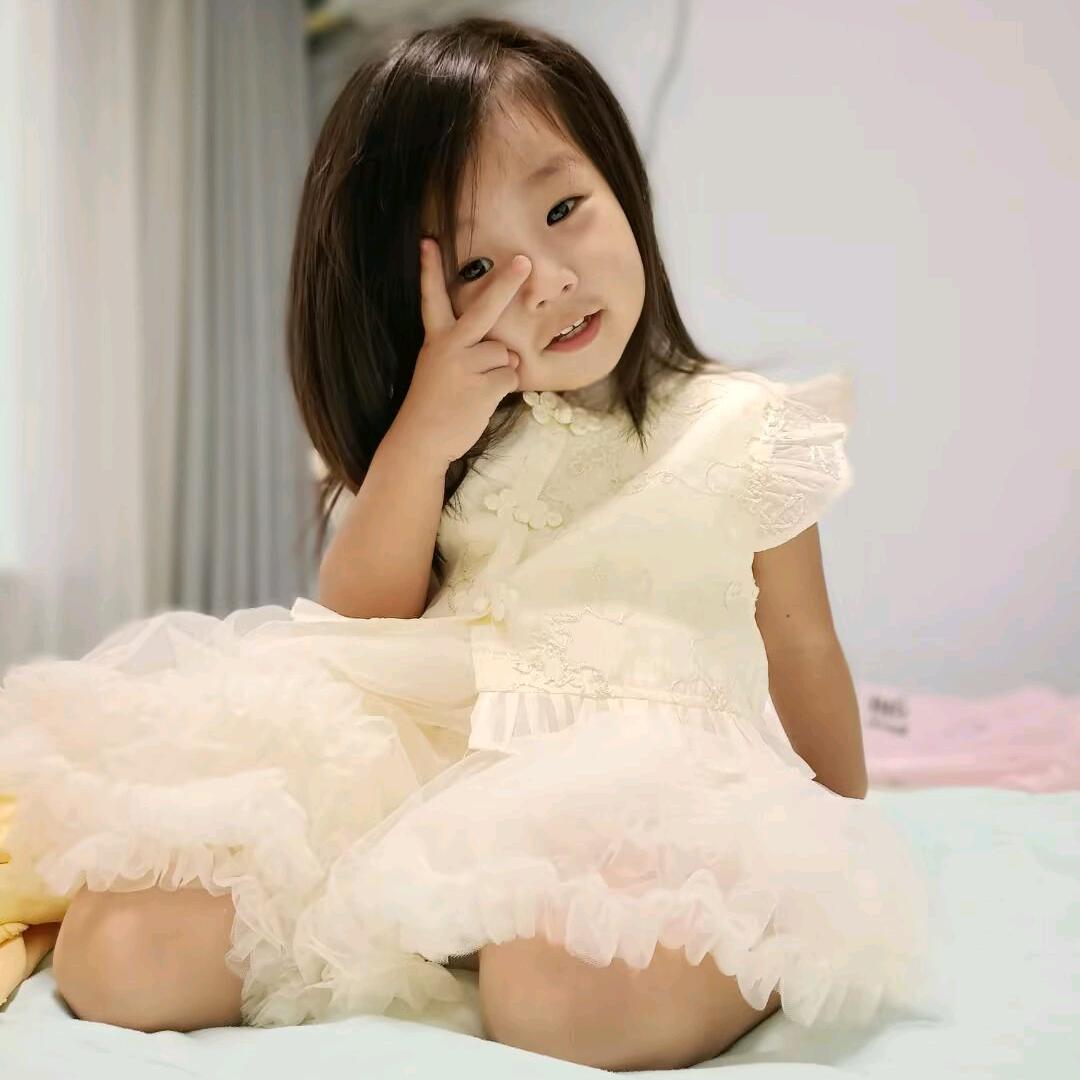 我是静静ฅ( ̳• · • ̳ฅ)