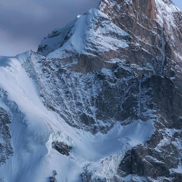 坚强是我伟一的希望